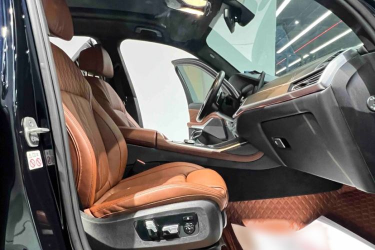 Used BMW X7 2021 Restyled xDrive40i Luxury Version with M Sport Package Interior 10