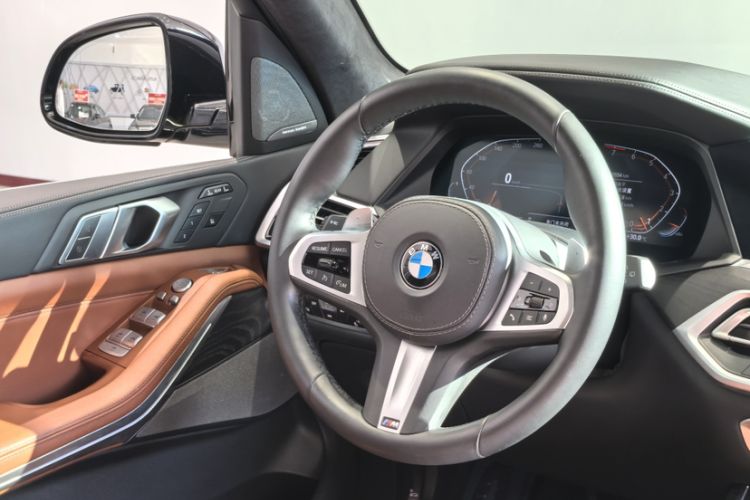 Used BMW X7 2021 Restyled xDrive40i Luxury Version with M Sport Package Interior 11