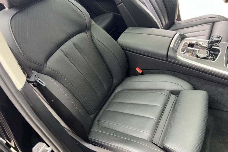 Used BMW X7 2021 xDrive40i Luxury Package with Leading Features Interior 12