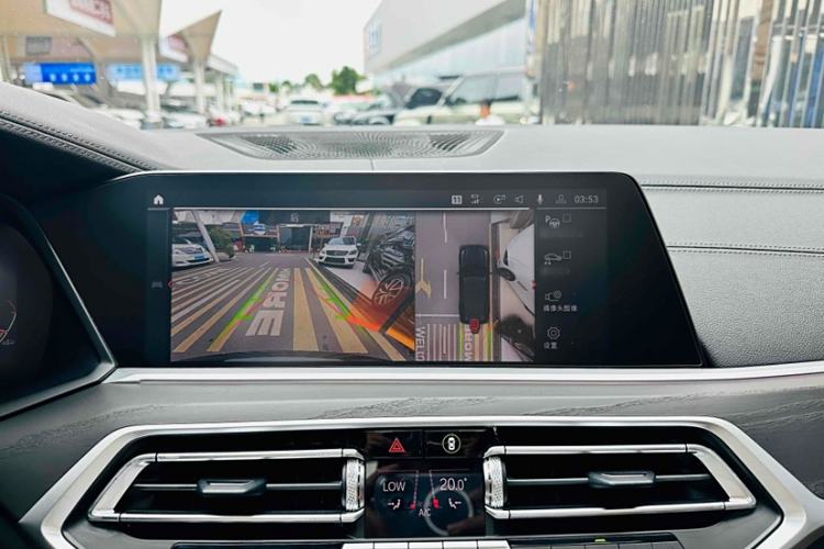 Used BMW X7 2021 Facelifted xDrive40i Luxury Package with Leading Features Interior 2