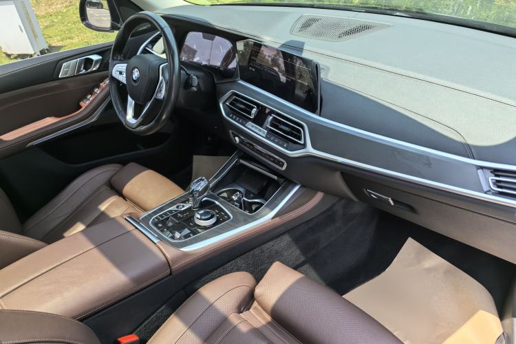 Used BMW X7 2021 xDrive40i Luxury Package with Leading Features Interior 2