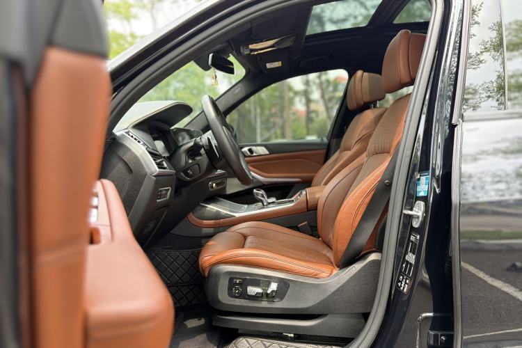 Used BMW X7 2021 xDrive40i Luxury M Sport Package Interior 3