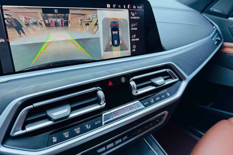 Used BMW X7 2021 xDrive40i Luxury M Sport Package Interior 3