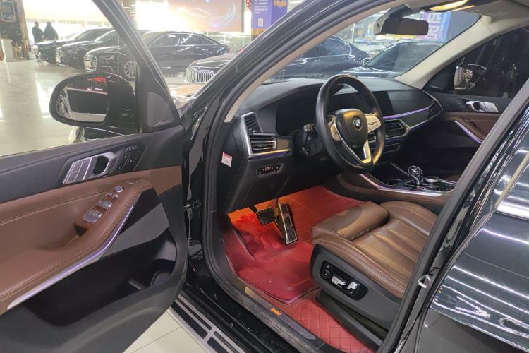 Used BMW X7 2021 xDrive40i Luxury Package with Leading Features Interior 3