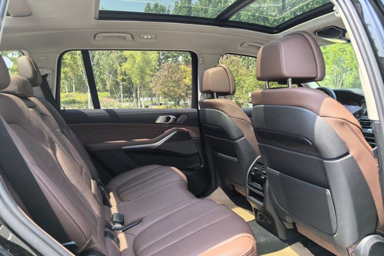 Used BMW X7 2021 xDrive40i Luxury Package with Leading Features Interior 3