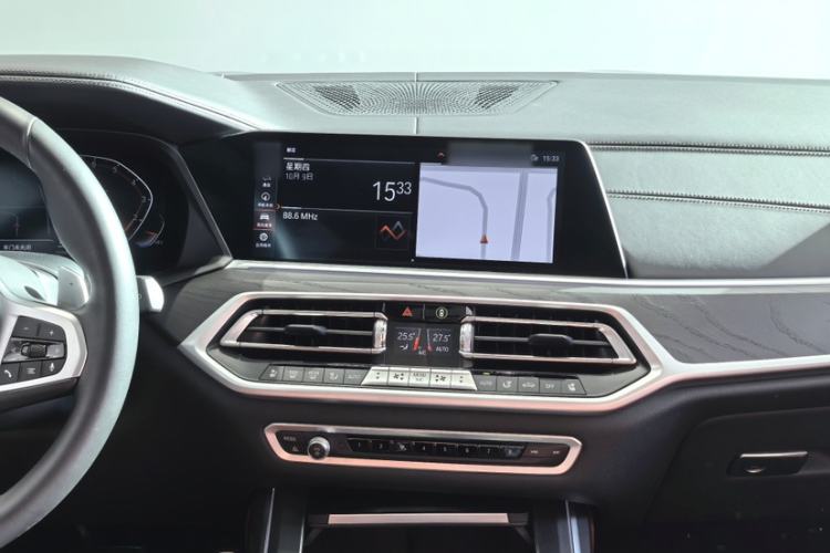 Used BMW X7 2021 Restyled xDrive40i Luxury Version with M Sport Package Interior 3