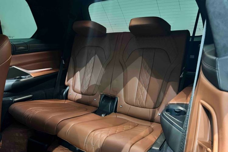 Used BMW X7 2021 Restyled xDrive40i Luxury Version with M Sport Package Interior 4