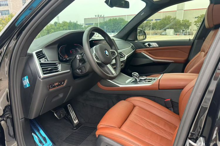Used BMW X7 2021 xDrive40i Luxury M Sport Package Interior 4