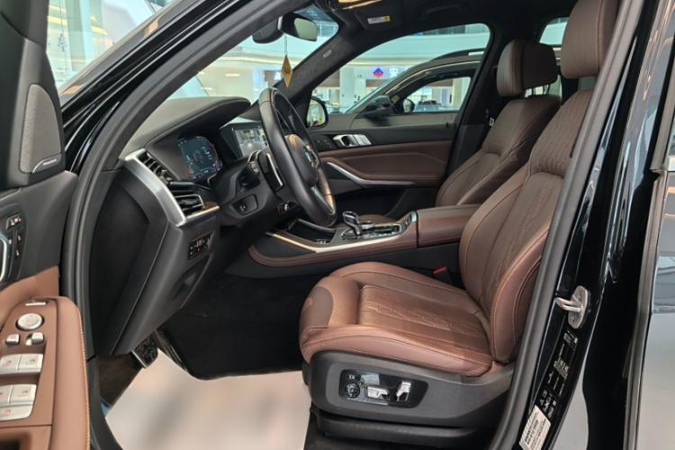 Used BMW X7 2021 xDrive40i Luxury M Sport Package Interior 4
