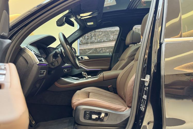 Used BMW X7 2021 xDrive40i Luxury M Sport Package Interior 4