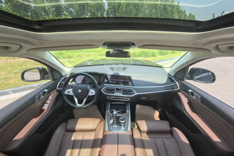 Used BMW X7 2021 xDrive40i Luxury Package with Leading Features Interior 4