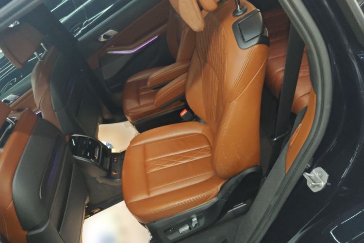Used BMW X7 2021 xDrive40i Luxury M Sport Package Interior 4