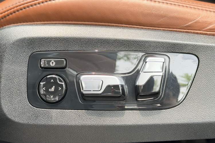 Used BMW X7 2021 xDrive40i Luxury M Sport Package Interior 5