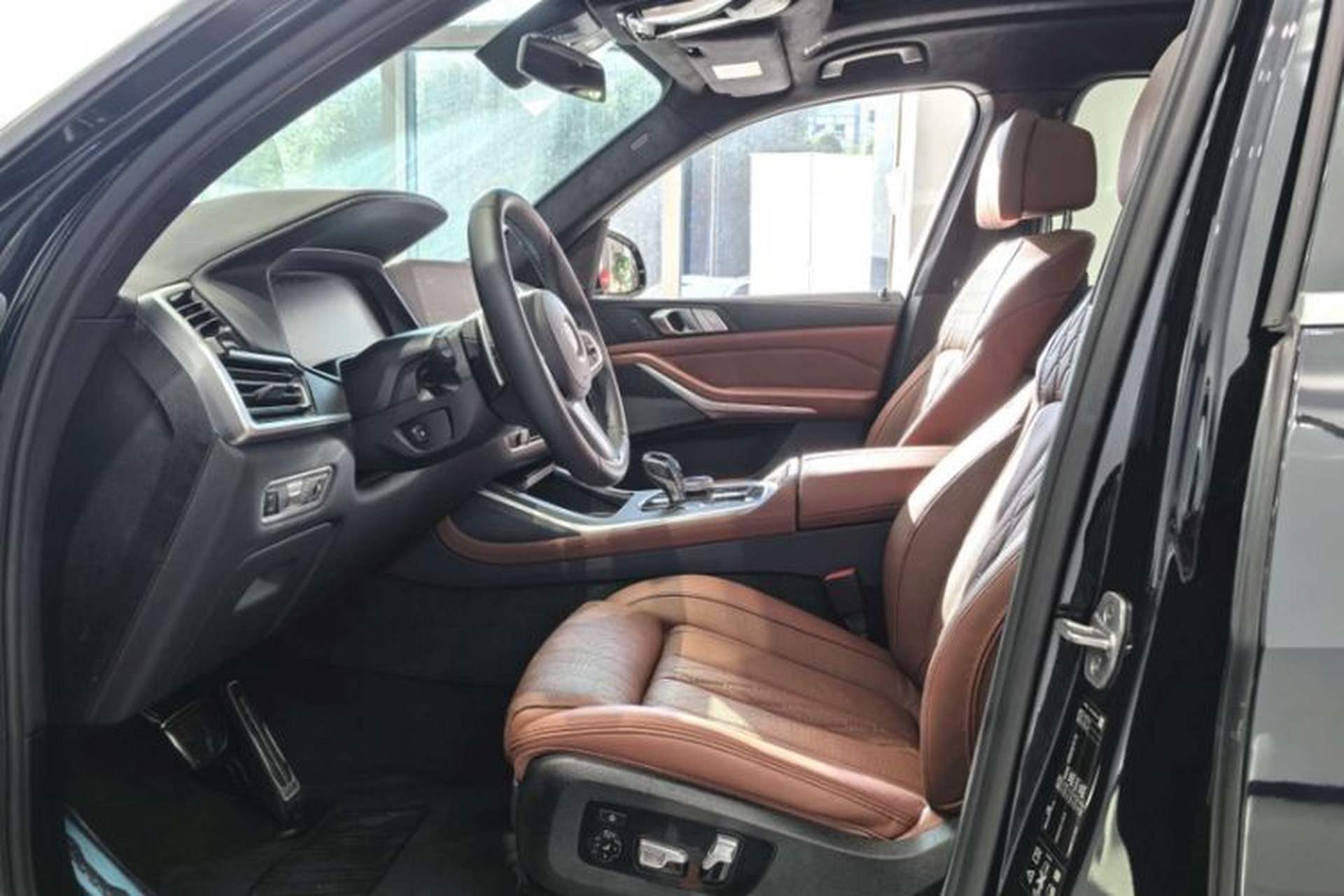 Used BMW X7 2021 Restyled xDrive40i Luxury Version with M Sport Package Interior 5