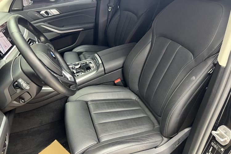 Used BMW X7 2021 xDrive40i Luxury Package with Leading Features Interior 5