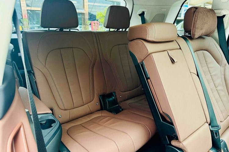 Used BMW X7 2021 Facelifted xDrive40i Luxury Package with Leading Features Interior 5