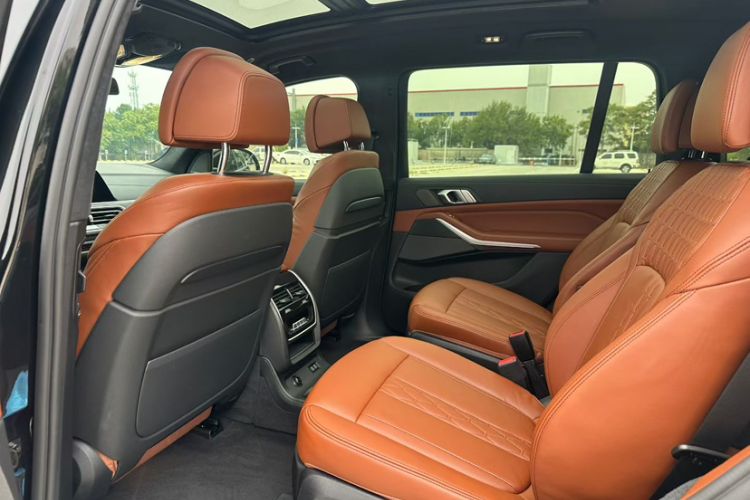 Used BMW X7 2021 xDrive40i Luxury M Sport Package Interior 5