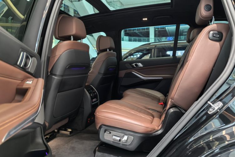 Used BMW X7 2021 xDrive40i Luxury M Sport Package Interior 5