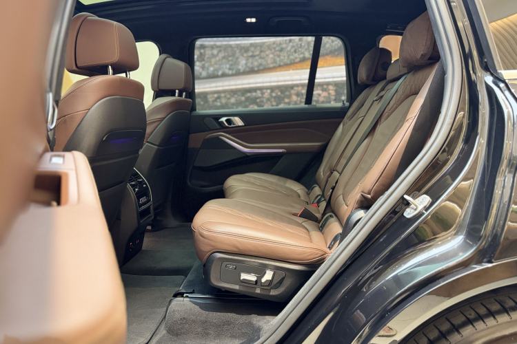 Used BMW X7 2021 xDrive40i Luxury M Sport Package Interior 5