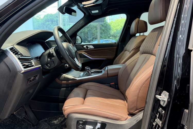 Used BMW X7 2021 xDrive40i Luxury Package with Premium Features Interior 5