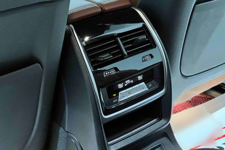 Used BMW X7 2021 Restyled xDrive40i Luxury Version with M Sport Package Interior 6