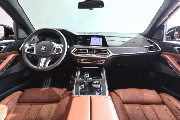 Used BMW X7 2021 Restyled xDrive40i Luxury Version with M Sport Package Interior 6