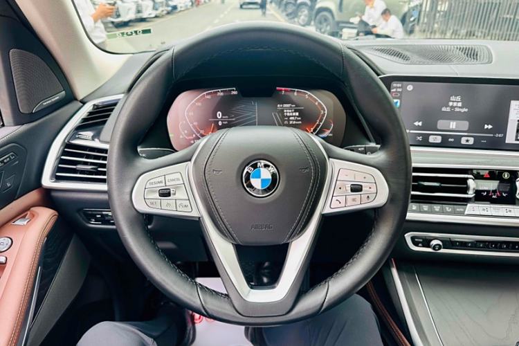 Used BMW X7 2021 Facelifted xDrive40i Luxury Package with Leading Features Interior 6