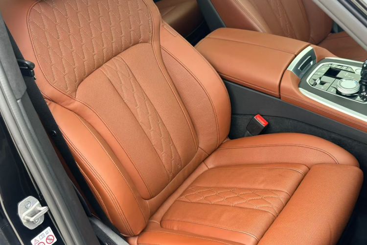 Used BMW X7 2021 xDrive40i Luxury M Sport Package Interior 6