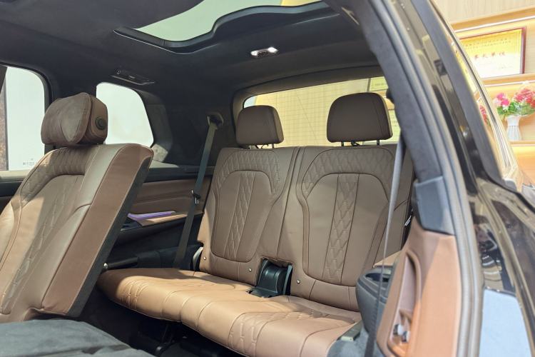 Used BMW X7 2021 xDrive40i Luxury M Sport Package Interior 6