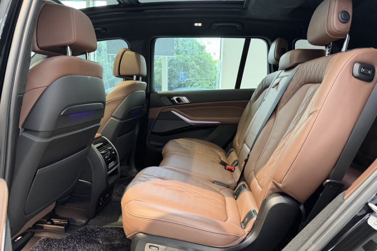 Used BMW X7 2021 xDrive40i Luxury Package with Premium Features Interior 6