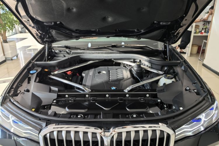 Used BMW X7 2021 Restyled xDrive40i Luxury Version with M Sport Package Interior 6