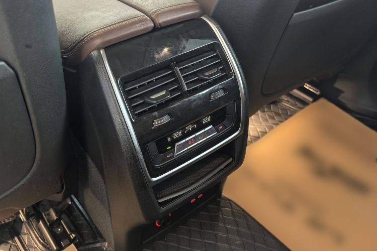 Used BMW X7 2021 Facelifted xDrive40i Luxury Package with Leading Features Interior 7