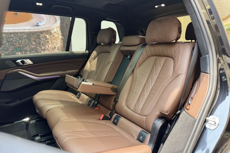 Used BMW X7 2021 xDrive40i Luxury M Sport Package Interior 7