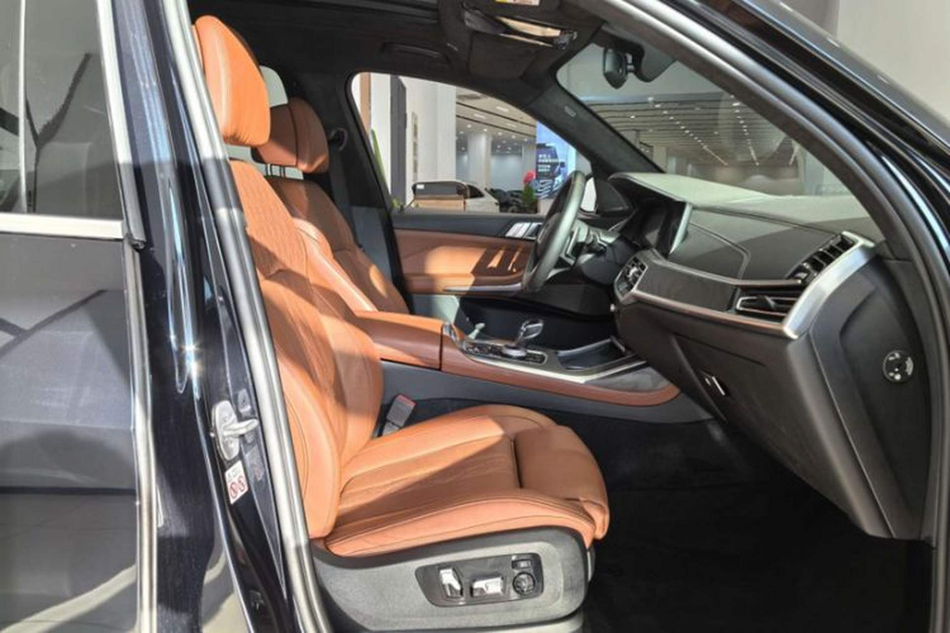 Used BMW X7 2021 Restyled xDrive40i Luxury Version with M Sport Package Interior 8