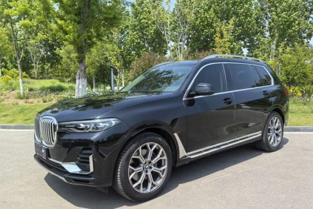 Used BMW X7 2021 xDrive40i Luxury Package with Leading Features