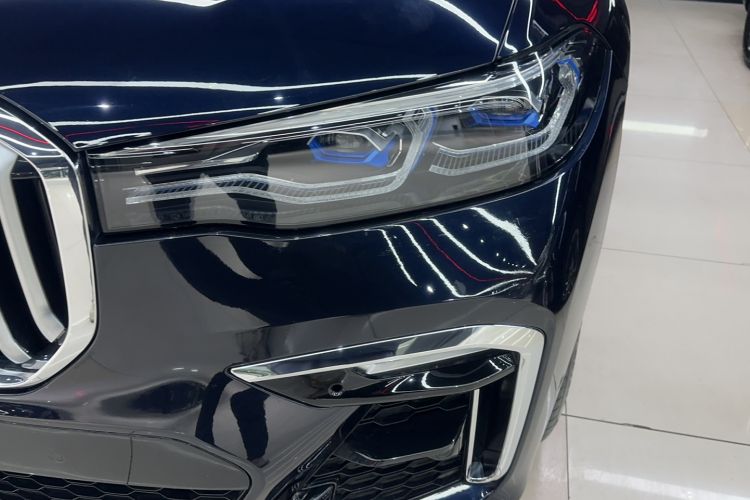 Used BMW X7 2021 Restyled xDrive40i Luxury Version with M Sport Package Left Front Headlight