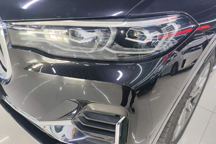 Used BMW X7 2021 xDrive40i Luxury Package with Leading Features Left Front Headlight