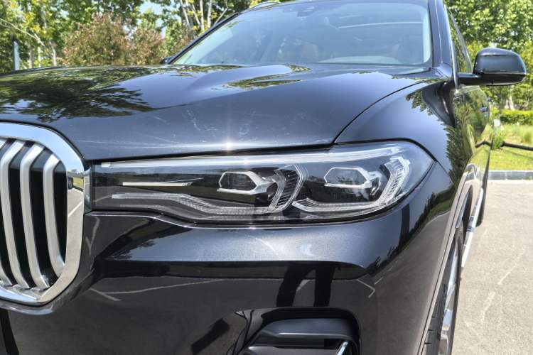 Used BMW X7 2021 xDrive40i Luxury Package with Leading Features Left Front Headlight