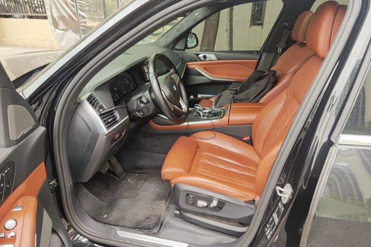 Used BMW X7 2021 Restyled xDrive40i Luxury Package with Premium Features Left Front Seat