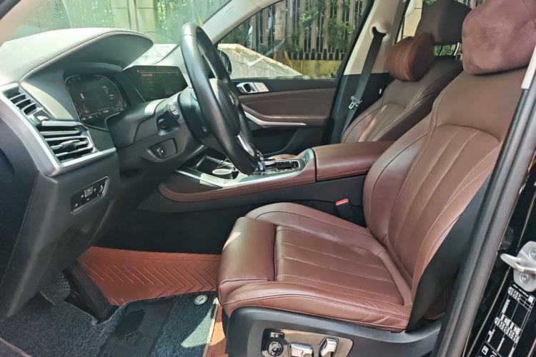 Used BMW X7 2021 xDrive40i Luxury Package with Leading Features Left Front Seat