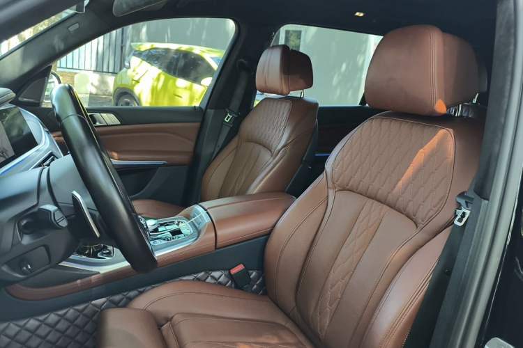 Used BMW X7 2021 xDrive40i Luxury M Sport Package Left Front Seat