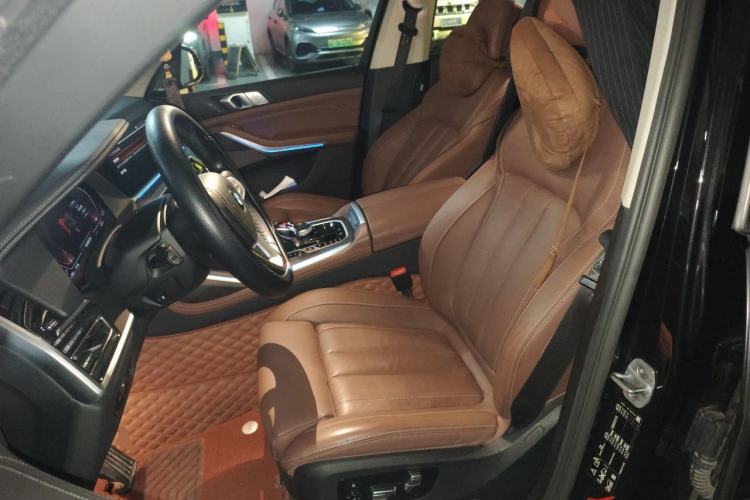 Used BMW X7 2021 xDrive40i Luxury Package with Leading Features Left Front Seat