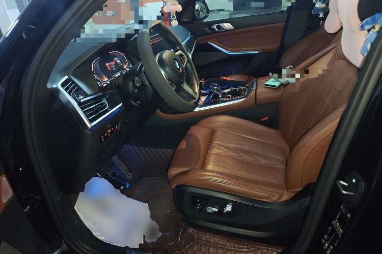 Used BMW X7 2021 Restyled xDrive40i Luxury Version with M Sport Package Left Front Seat