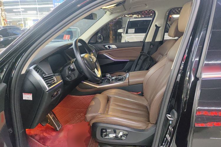 Used BMW X7 2021 xDrive40i Luxury Package with Leading Features Left Front Seat