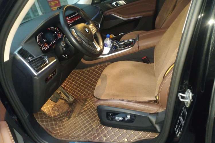 Used BMW X7 2021 xDrive40i Luxury Package with Leading Features Left Front Seat