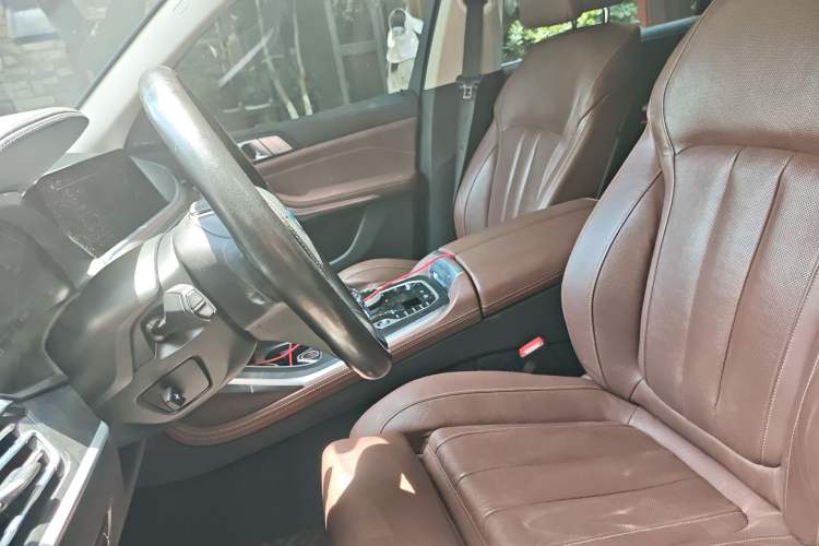 Used BMW X7 2021 xDrive40i Luxury Package with Leading Features Left Front Seat