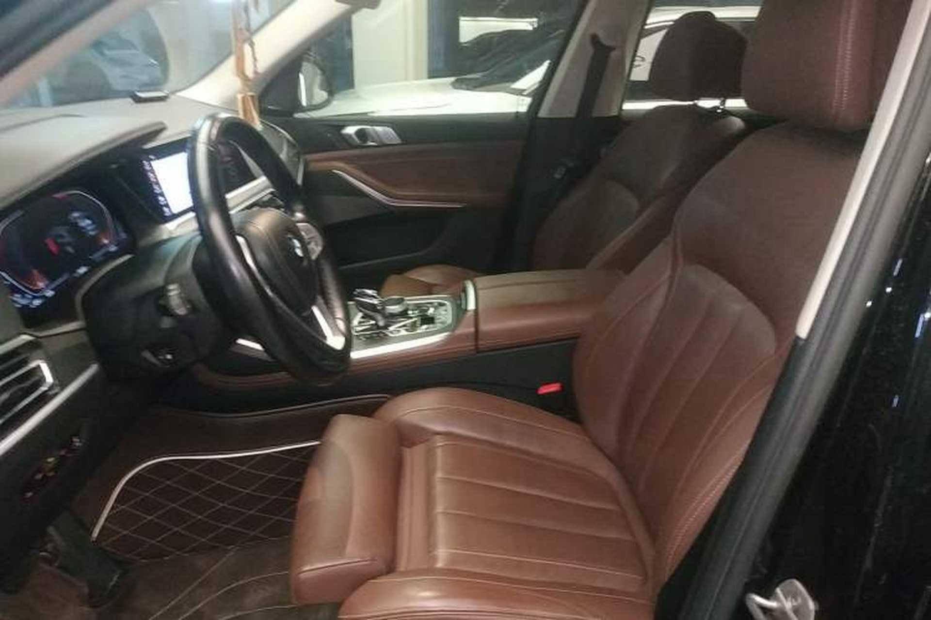 Used BMW X7 2021 xDrive40i Luxury Package with Leading Features Left Front Seat