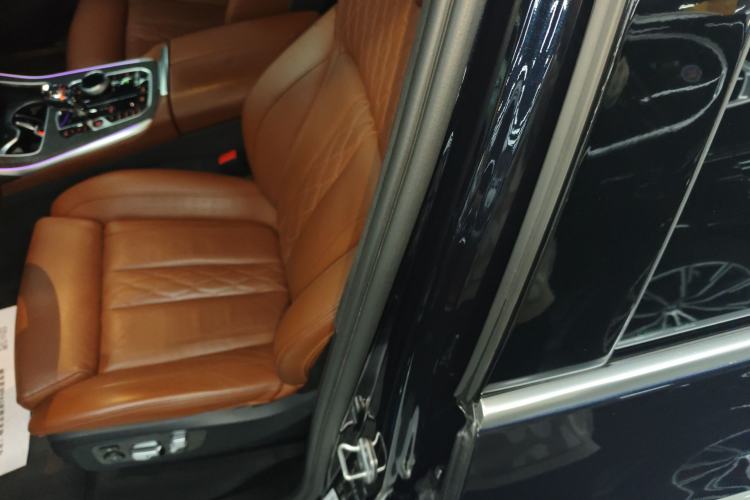 Used BMW X7 2021 xDrive40i Luxury M Sport Package Left Front Seat
