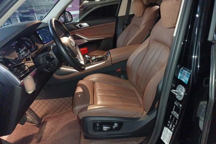 Used BMW X7 2021 xDrive40i Luxury Package with Leading Features Left Front Seat