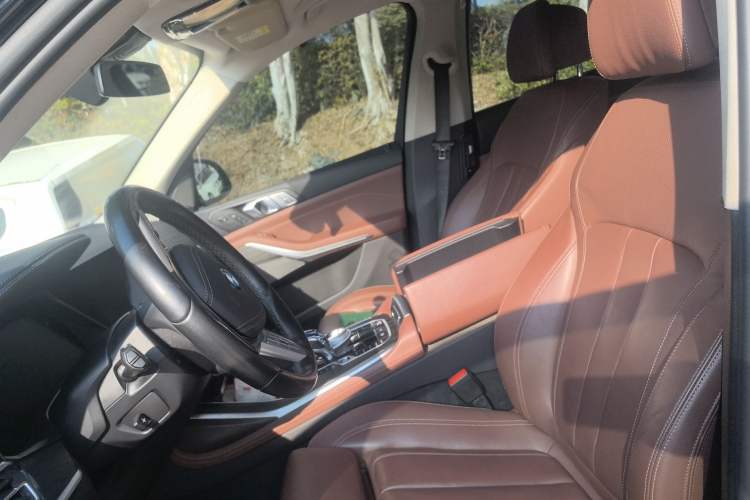 Used BMW X7 2021 xDrive40i Luxury Package with Leading Features Left Front Seat